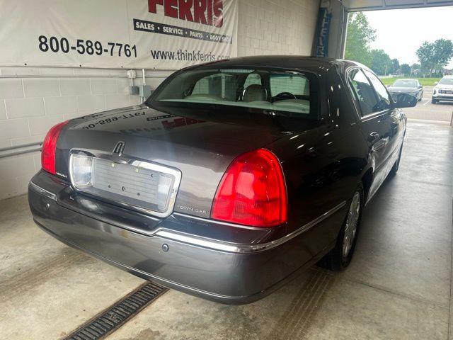 used 2005 Lincoln Town Car car, priced at $7,500