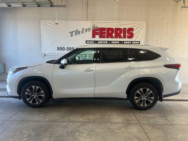 used 2022 Toyota Highlander car, priced at $36,000