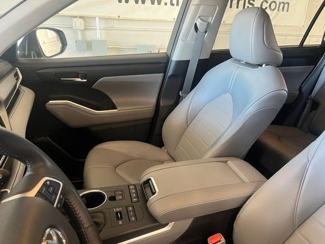 used 2022 Toyota Highlander car, priced at $36,000