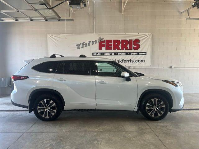 used 2022 Toyota Highlander car, priced at $38,950
