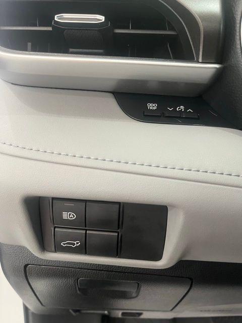 used 2022 Toyota Highlander car, priced at $38,950