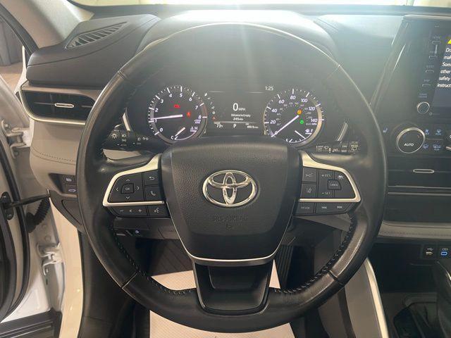 used 2022 Toyota Highlander car, priced at $38,950