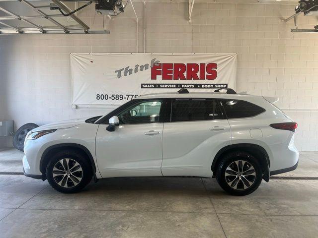 used 2022 Toyota Highlander car, priced at $38,950
