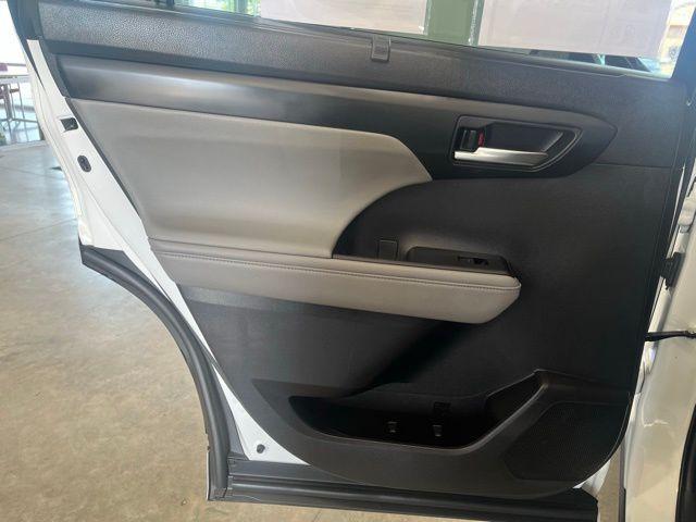 used 2022 Toyota Highlander car, priced at $38,950