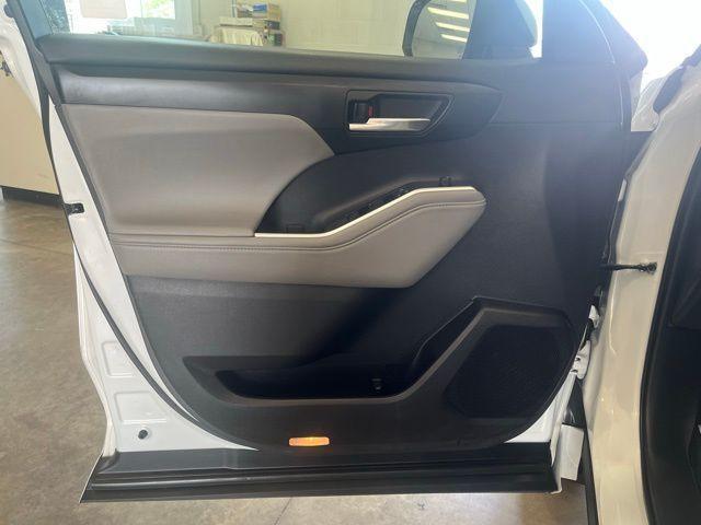 used 2022 Toyota Highlander car, priced at $38,950