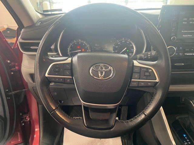 used 2022 Toyota Highlander car, priced at $35,799