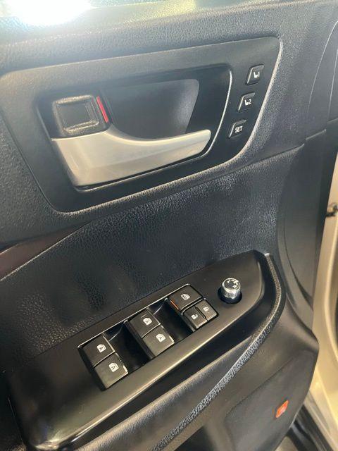 used 2014 Toyota Highlander car, priced at $13,950