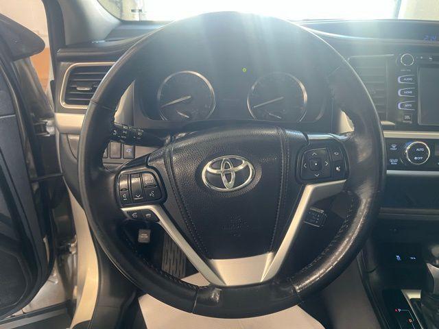used 2014 Toyota Highlander car, priced at $13,950