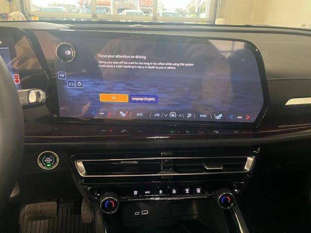 new 2025 Chevrolet Traverse car, priced at $50,045