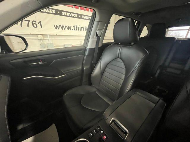 used 2024 Toyota Highlander car, priced at $41,997