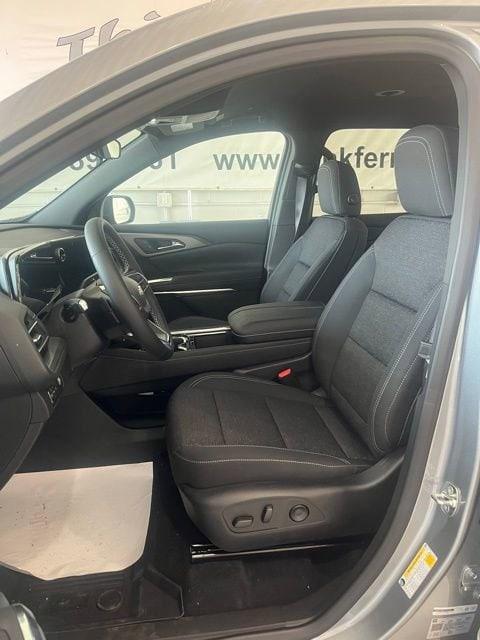 new 2025 Chevrolet Traverse car, priced at $42,045