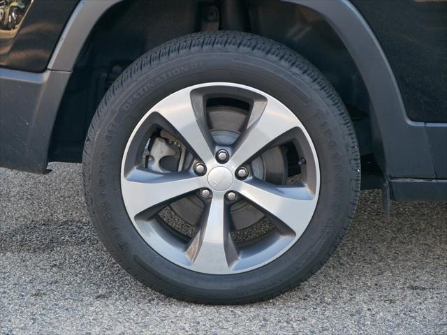 used 2020 Jeep Cherokee car, priced at $22,900