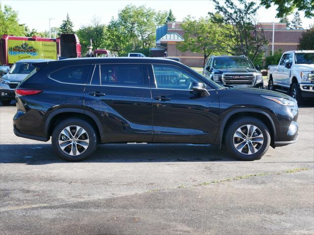 used 2022 Toyota Highlander car, priced at $36,900