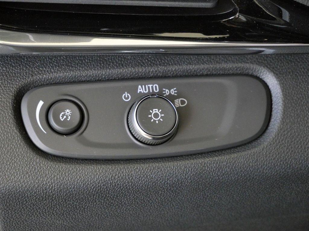 new 2025 Buick Envista car, priced at $30,125