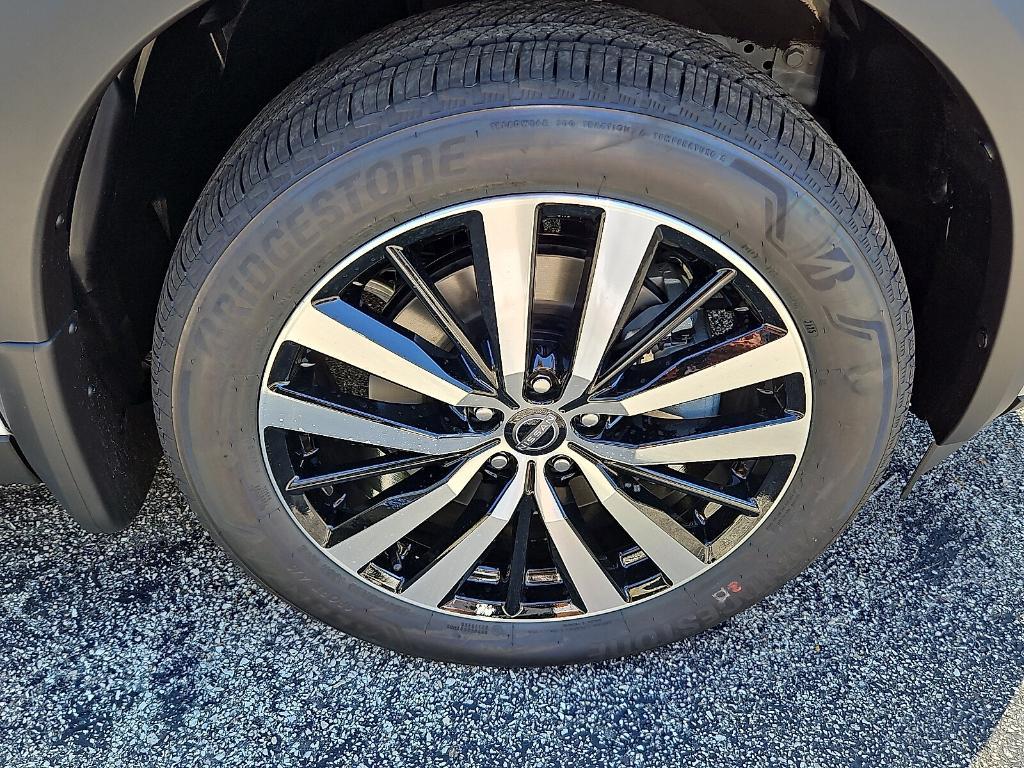 new 2025 Nissan Pathfinder car, priced at $49,732