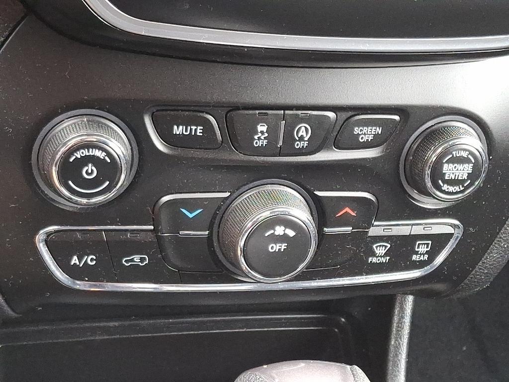 used 2019 Jeep Cherokee car, priced at $15,999