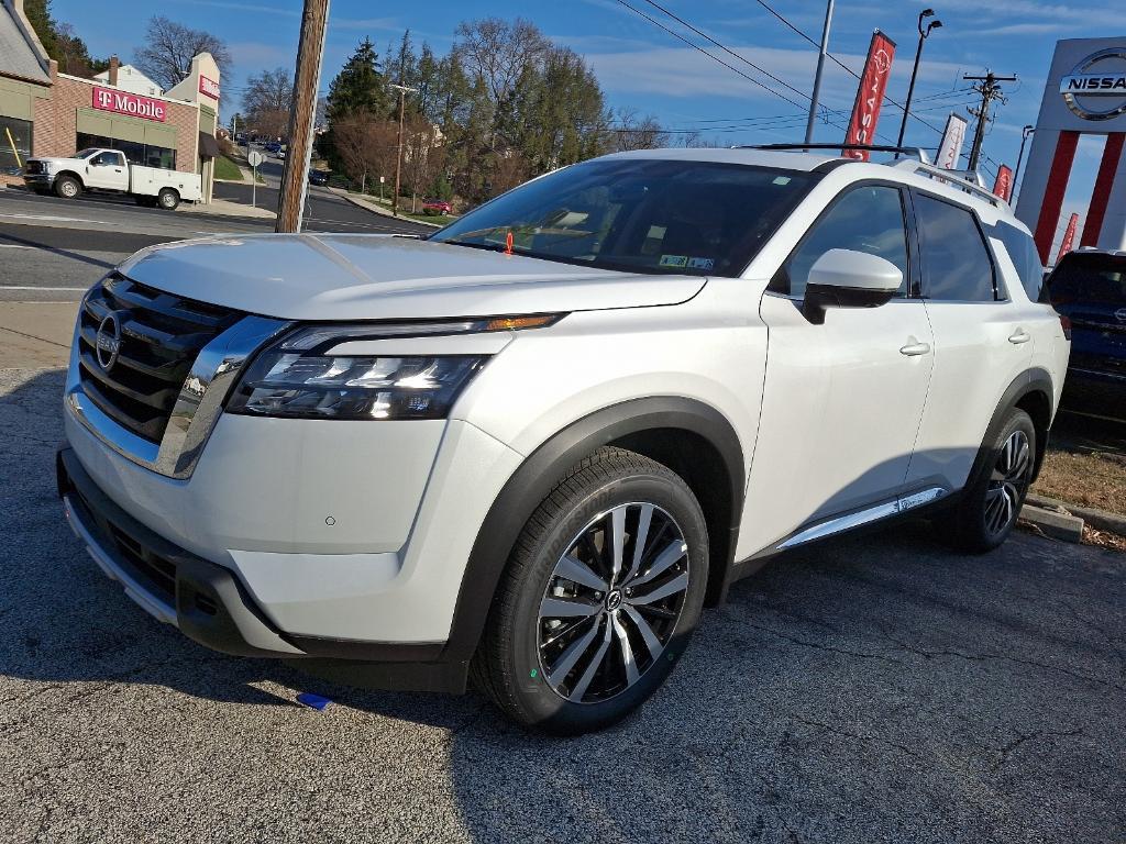 new 2025 Nissan Pathfinder car, priced at $51,762