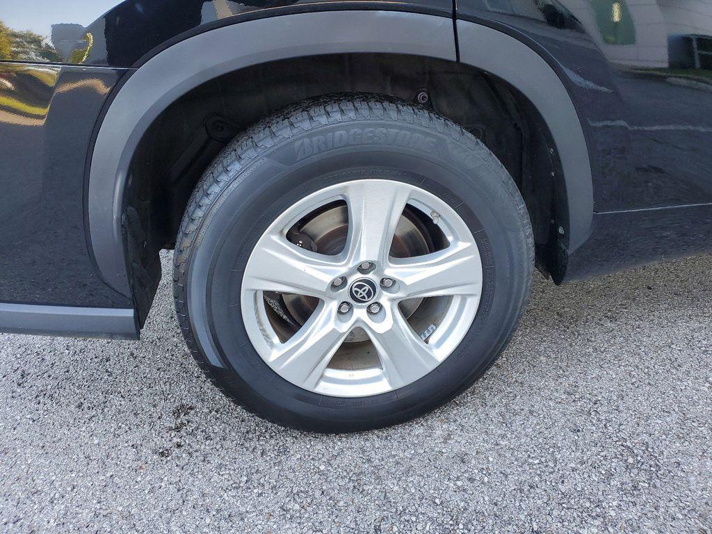 used 2023 Toyota Highlander car, priced at $31,224