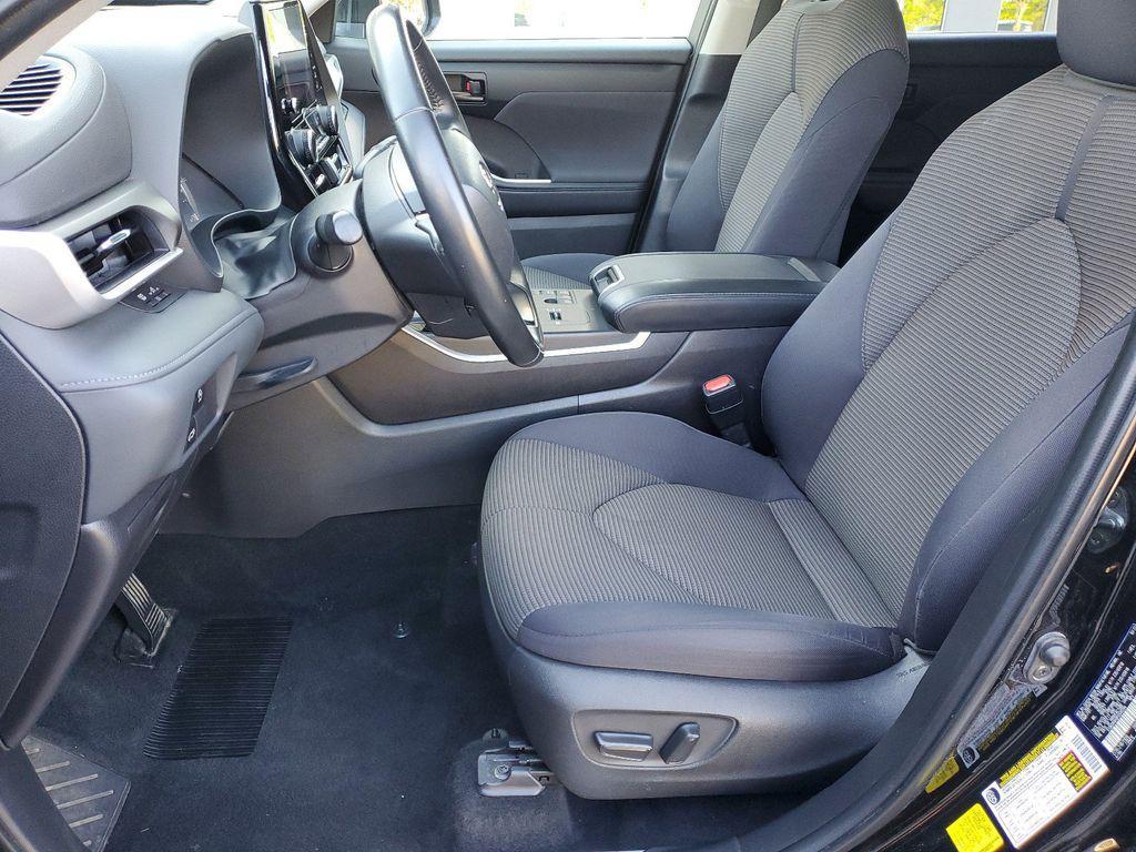 used 2023 Toyota Highlander car, priced at $31,224