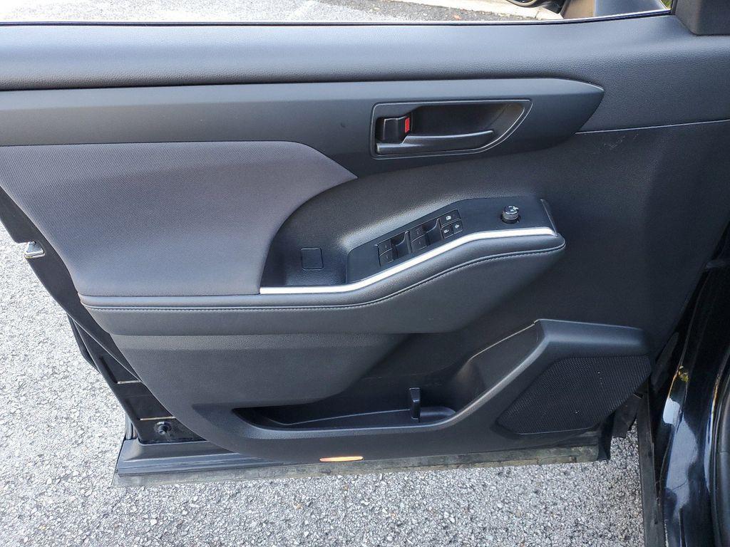 used 2023 Toyota Highlander car, priced at $31,224