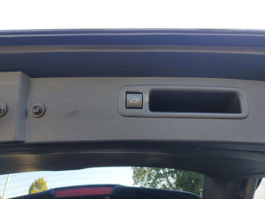 used 2023 Toyota Highlander car, priced at $31,224