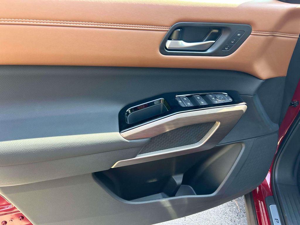 new 2025 Nissan Pathfinder car, priced at $41,577
