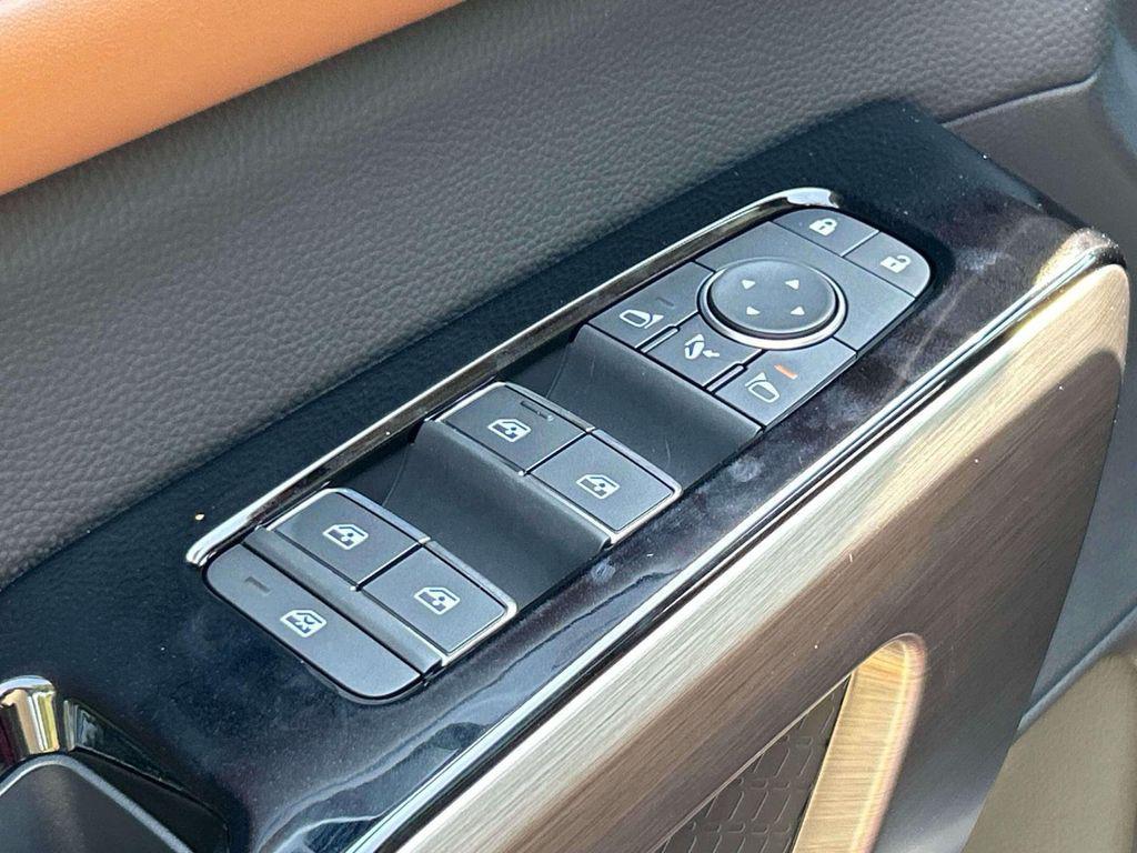 new 2025 Nissan Pathfinder car, priced at $41,577