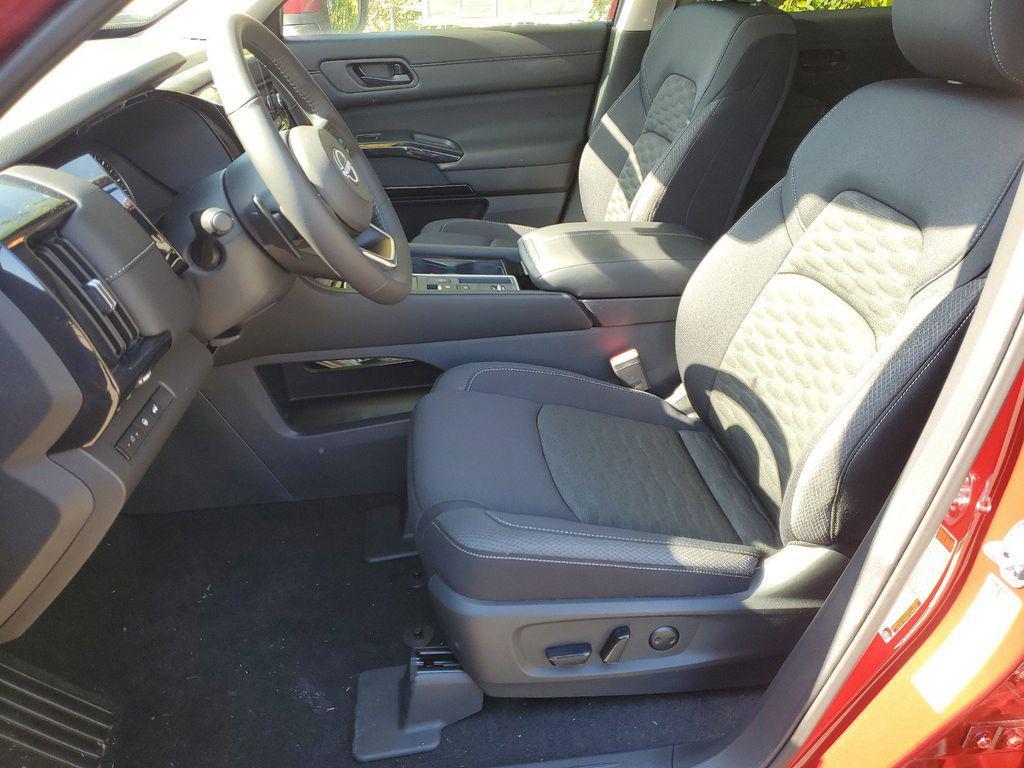 new 2025 Nissan Pathfinder car, priced at $34,226