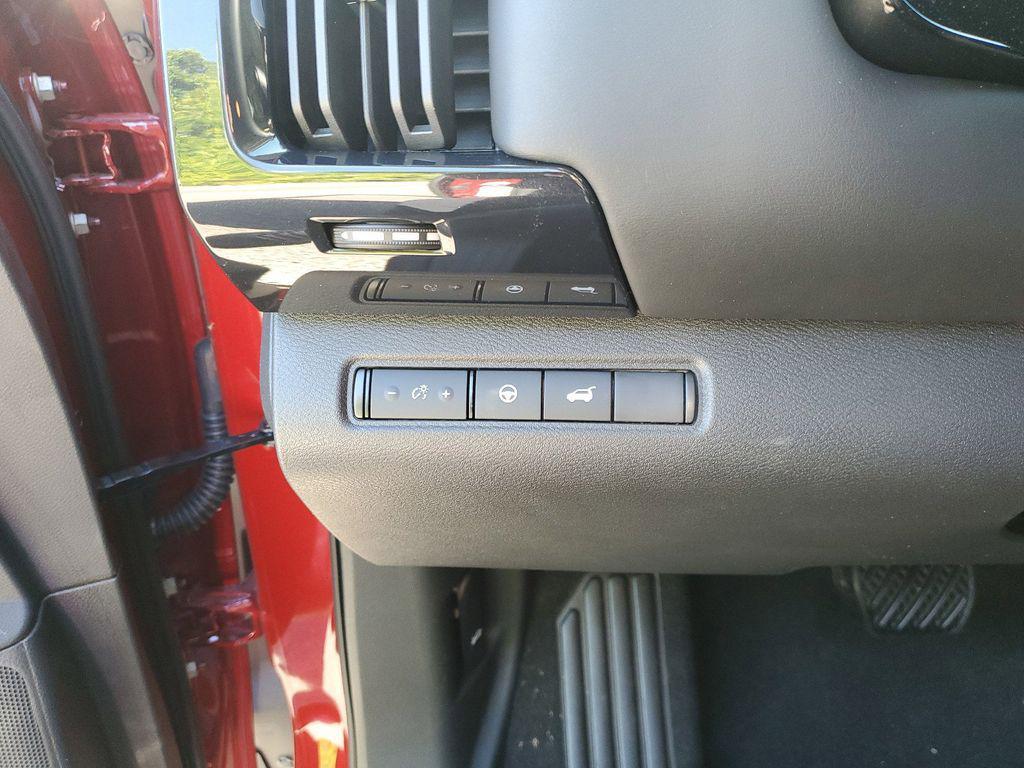 new 2025 Nissan Pathfinder car, priced at $34,226