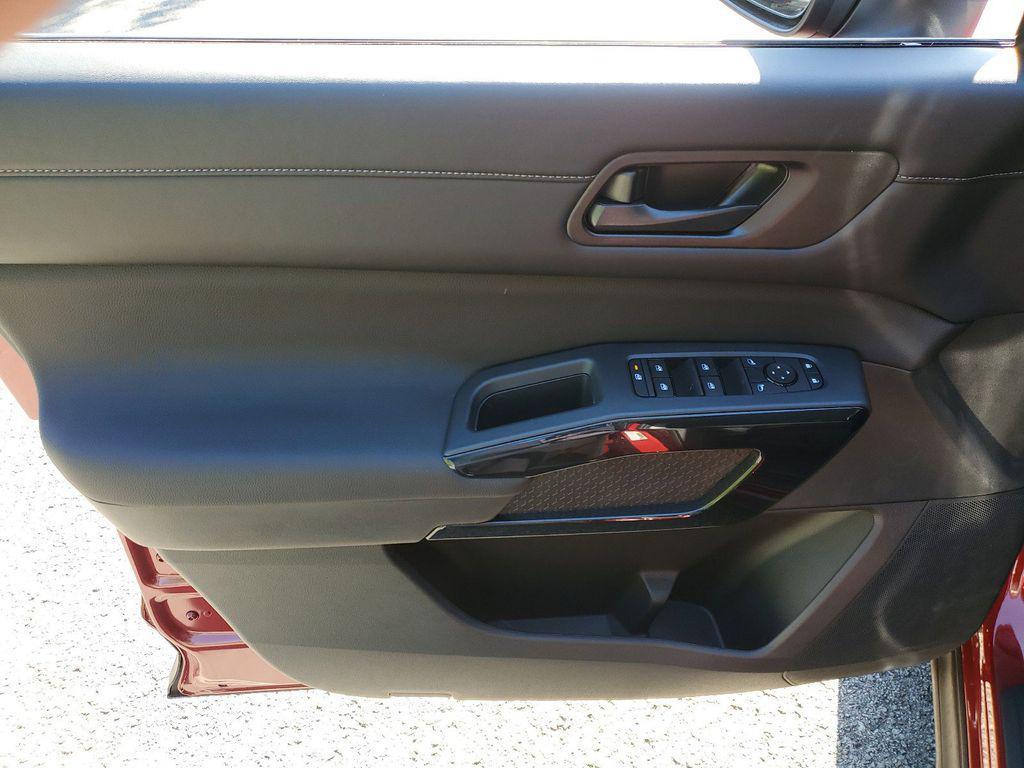 new 2025 Nissan Pathfinder car, priced at $34,226