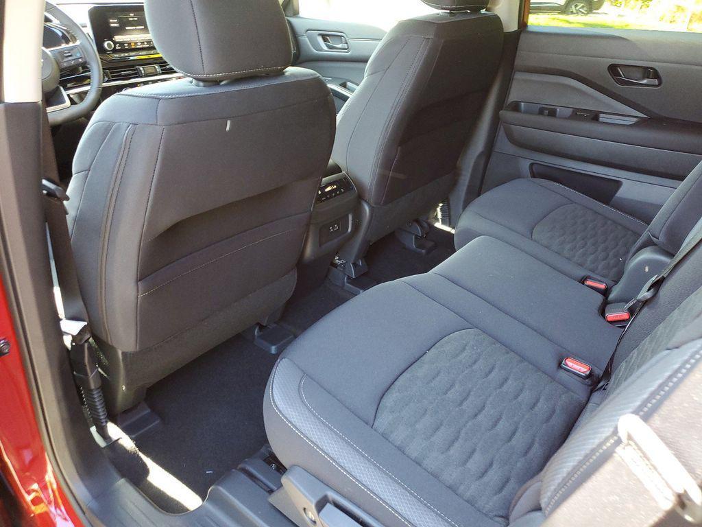 new 2025 Nissan Pathfinder car, priced at $34,226