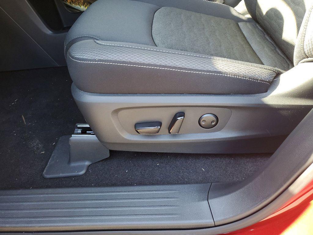 new 2025 Nissan Pathfinder car, priced at $34,226