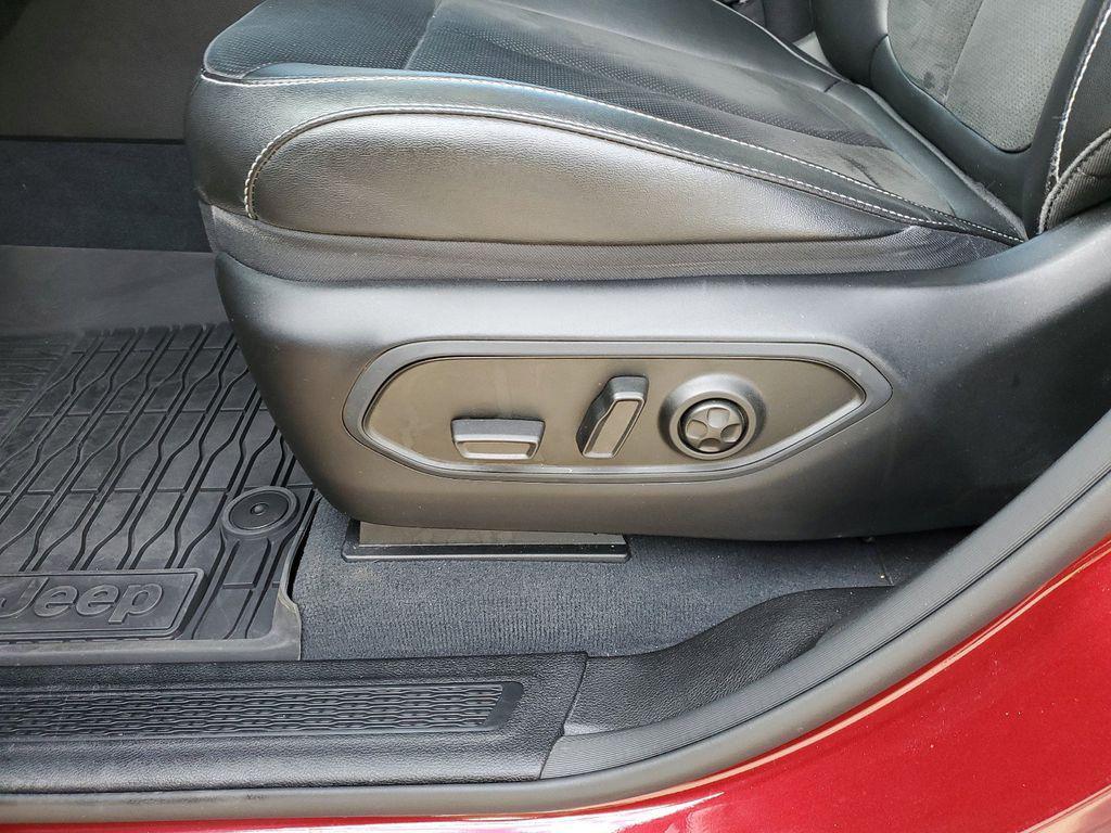 used 2023 Jeep Grand Cherokee car, priced at $31,996