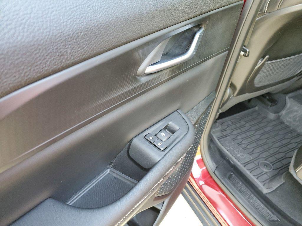 used 2023 Jeep Grand Cherokee car, priced at $31,996