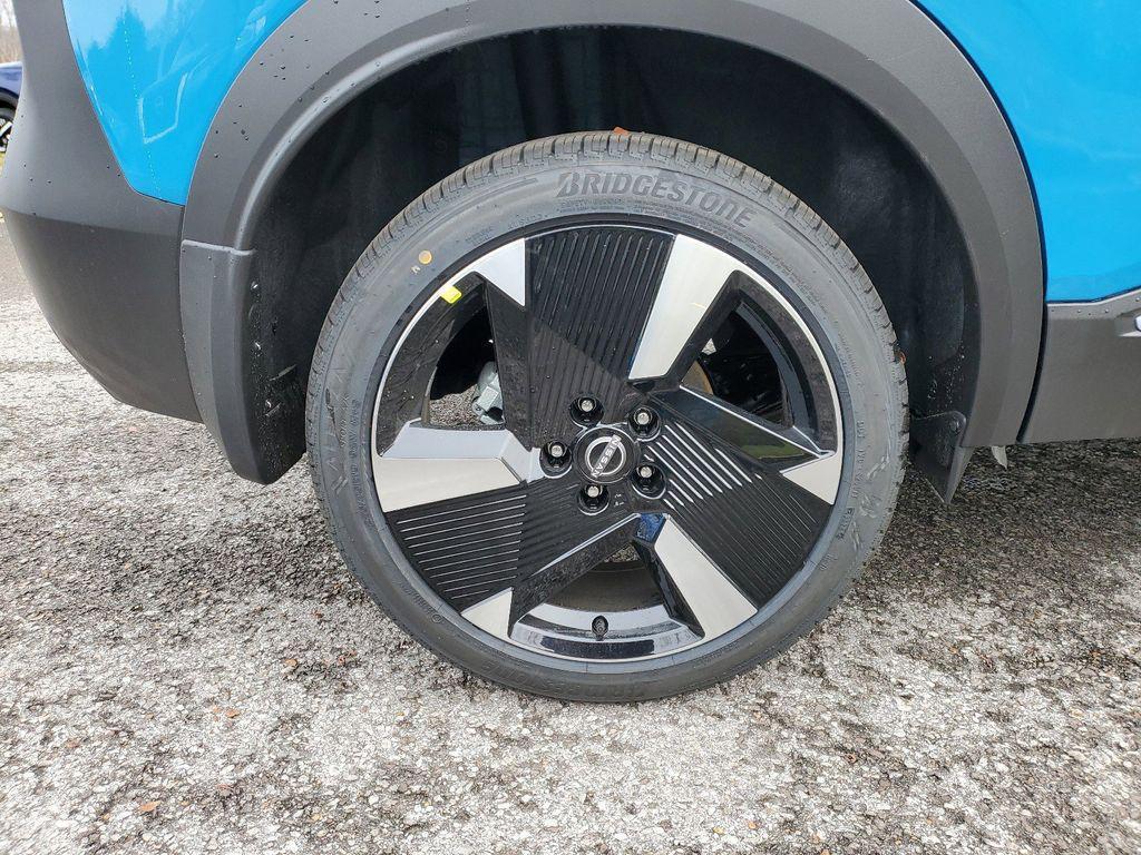 new 2025 Nissan Kicks car, priced at $25,706