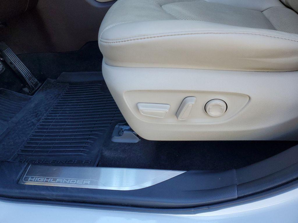 used 2022 Toyota Highlander car, priced at $42,994