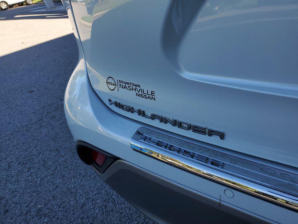 used 2022 Toyota Highlander car, priced at $42,994