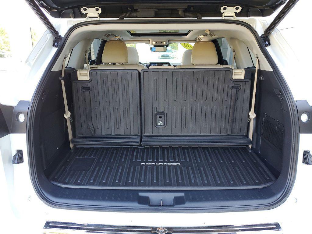 used 2022 Toyota Highlander car, priced at $42,994