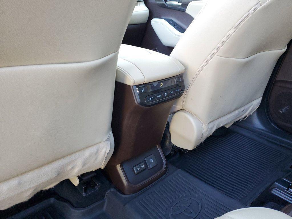 used 2022 Toyota Highlander car, priced at $42,994