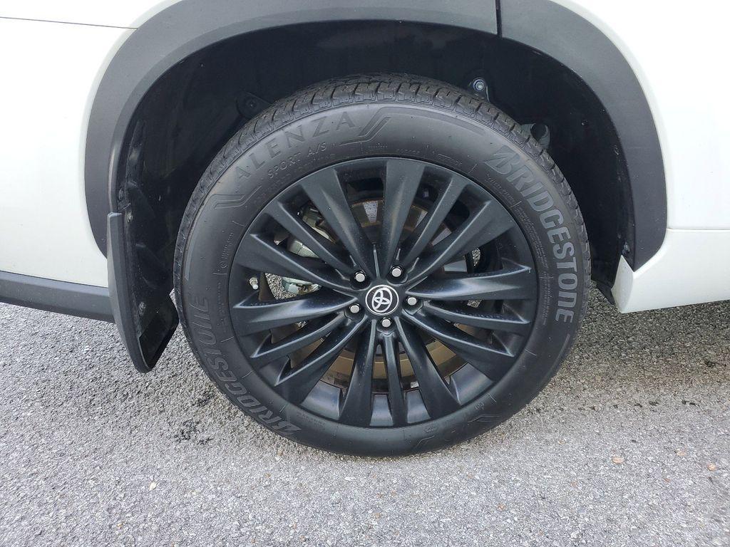 used 2022 Toyota Highlander car, priced at $42,994