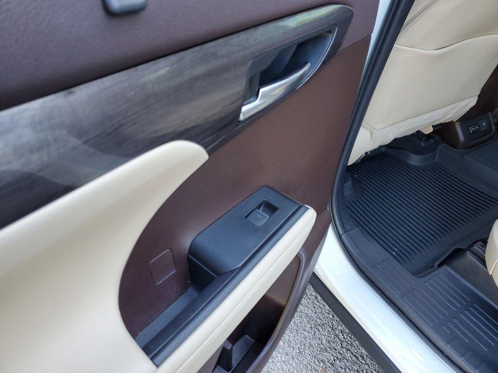 used 2022 Toyota Highlander car, priced at $42,994