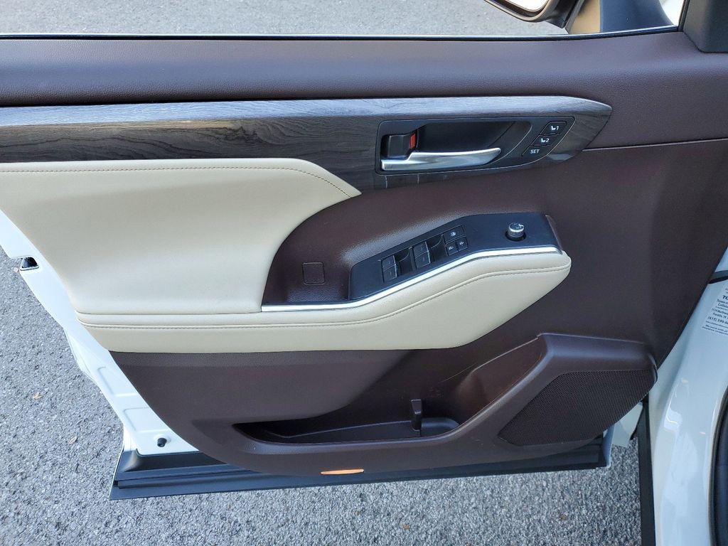 used 2022 Toyota Highlander car, priced at $42,994