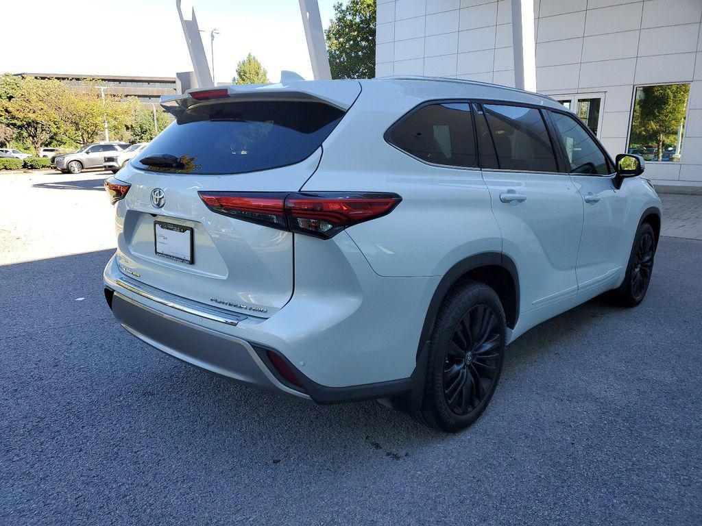 used 2022 Toyota Highlander car, priced at $42,994