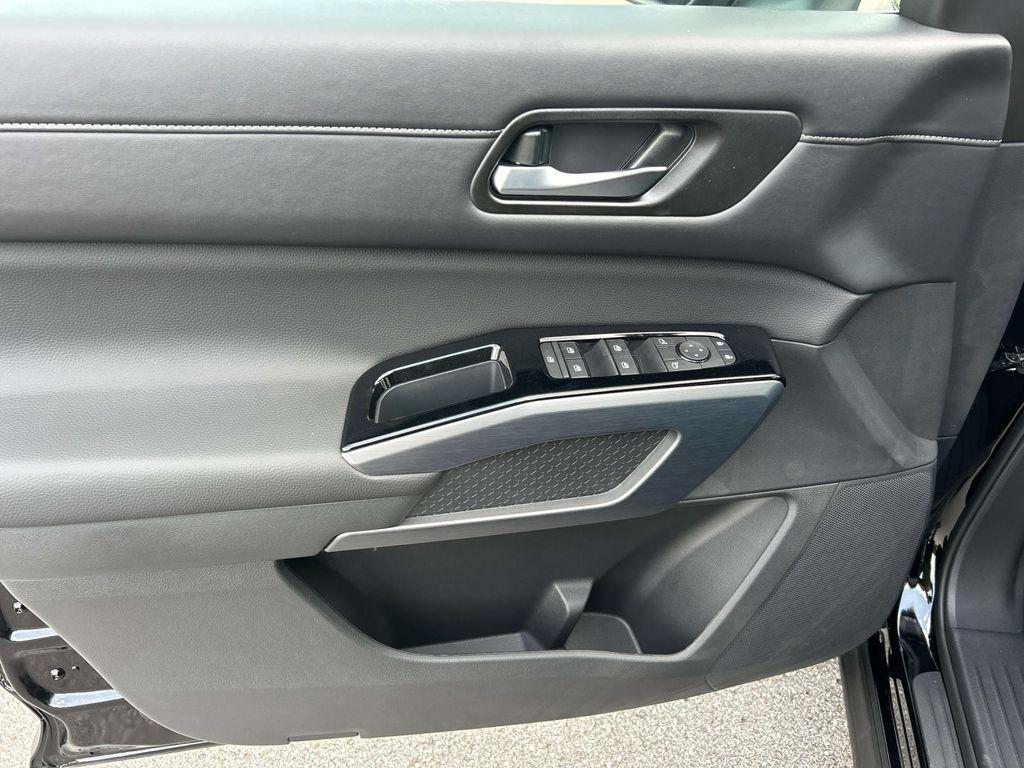 new 2025 Nissan Pathfinder car, priced at $36,599