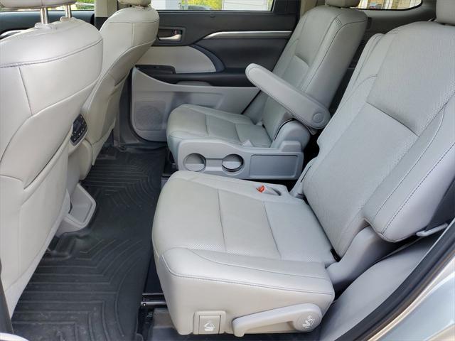 used 2019 Toyota Highlander car, priced at $30,995