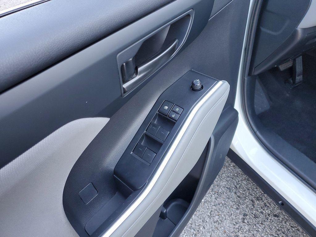 used 2023 Toyota Highlander car, priced at $31,327