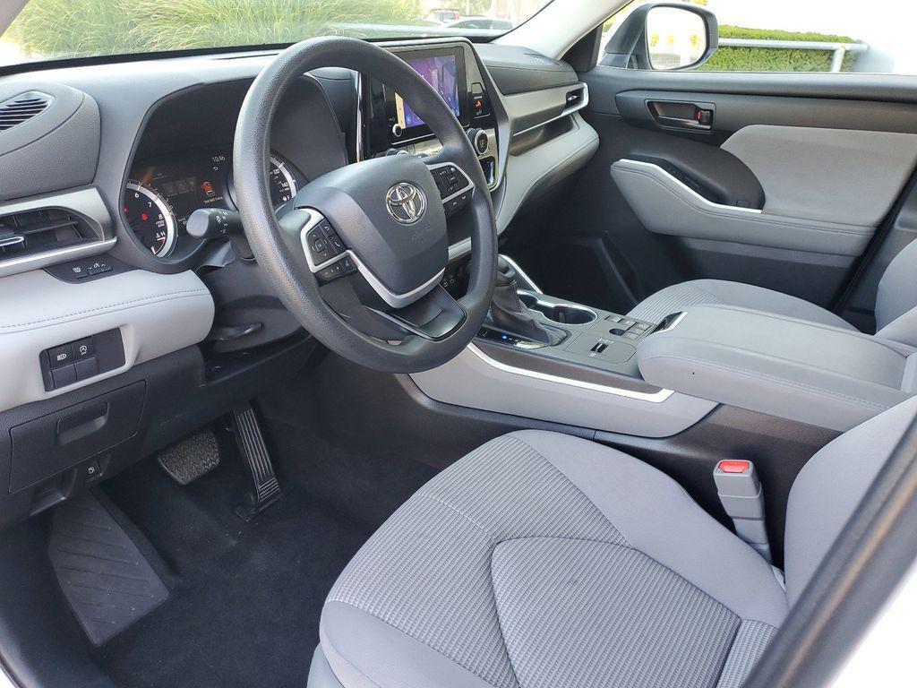 used 2023 Toyota Highlander car, priced at $31,327