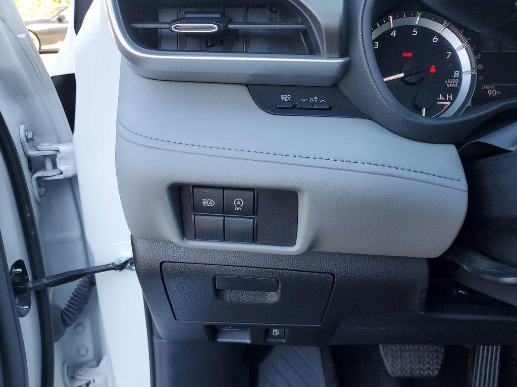 used 2023 Toyota Highlander car, priced at $31,327