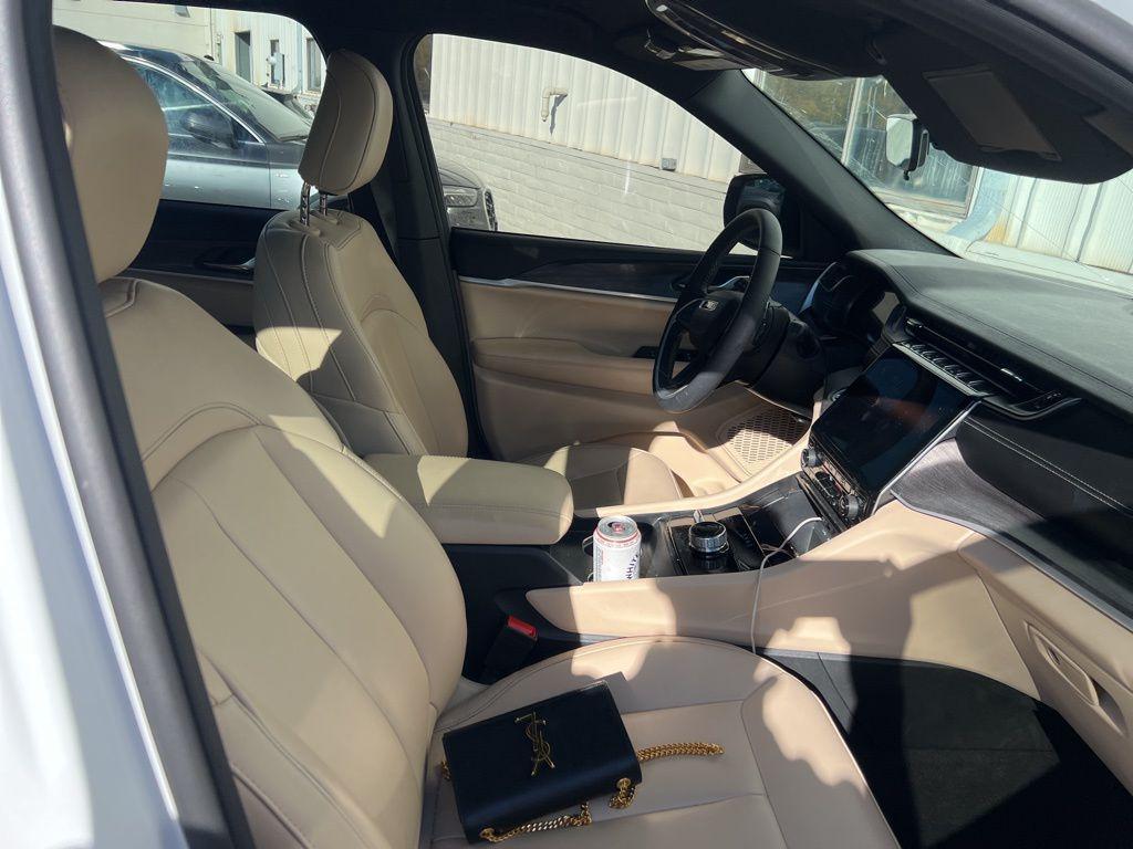 used 2025 Jeep Grand Cherokee car, priced at $41,485