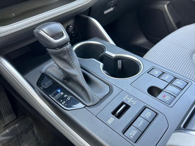 used 2023 Toyota Highlander car, priced at $34,567